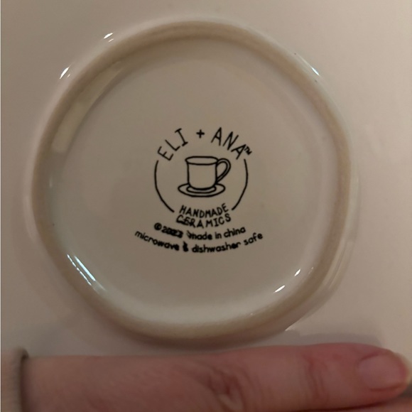 Eli + Ana set 4 stoneware Santa dinner plates - Picture 3 of 3